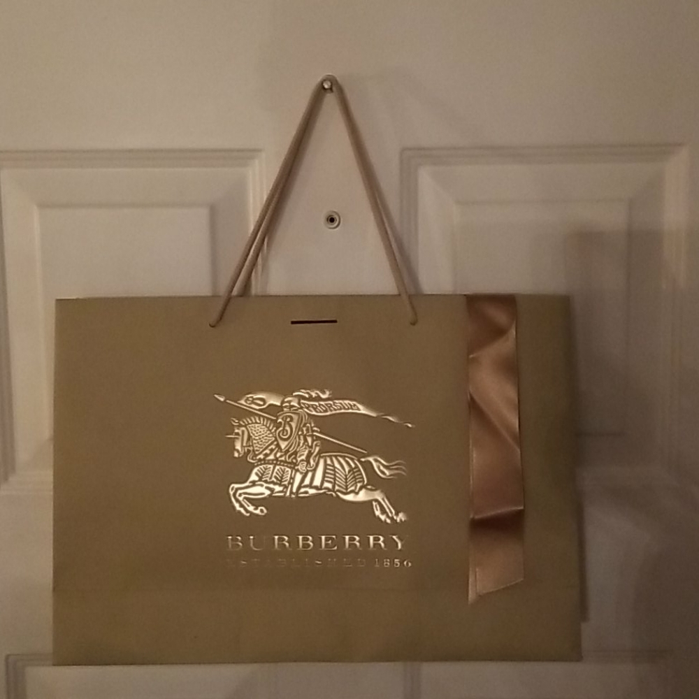 BURBERRY Gift Paper bag in Gold M